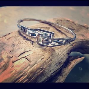 Silver bangle bracelet with shell design